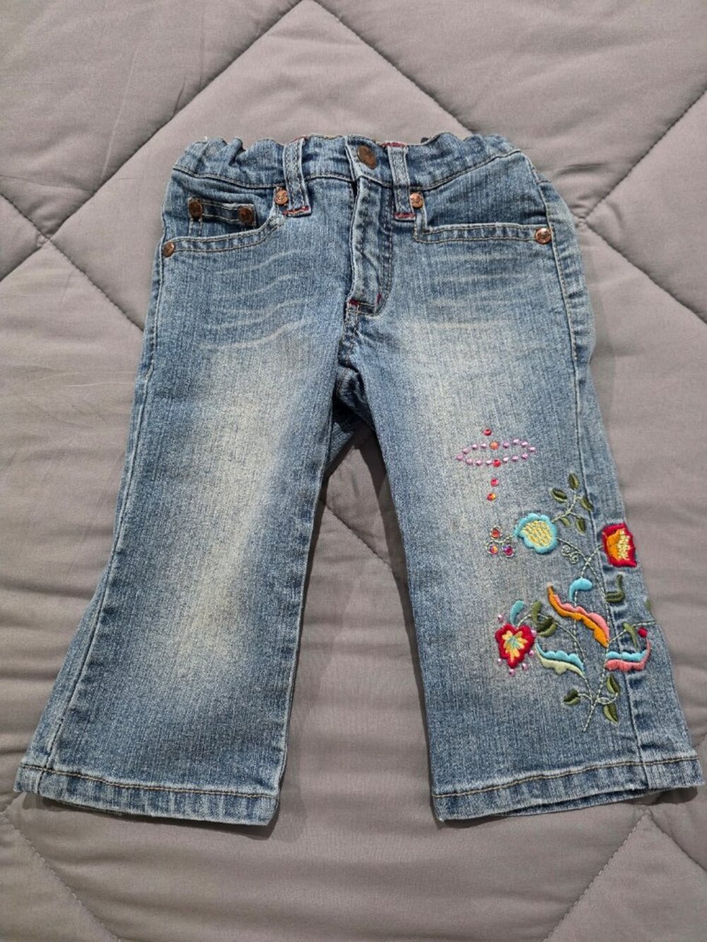 Girls size 4 adjustable waist Vintage Y2K Squueze Girls Embroidered Denim Capris